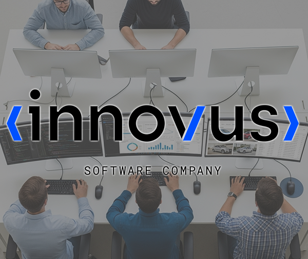 El equipo de Innovus Software trabajando